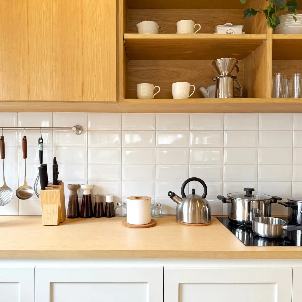 Kitchen & Dining